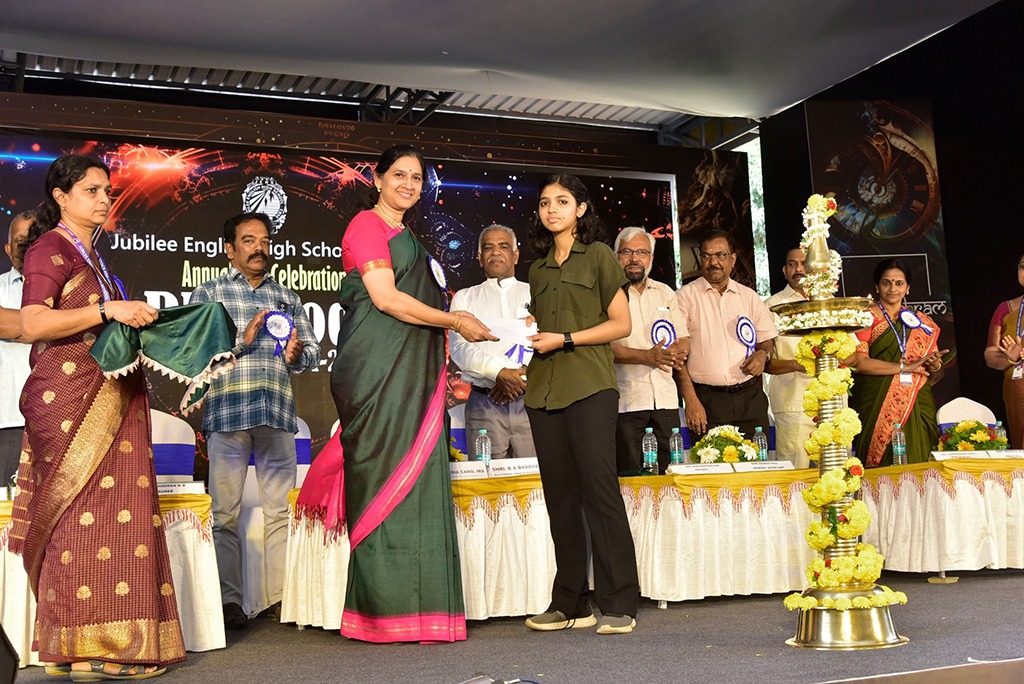 imgi_10_annual-day2409