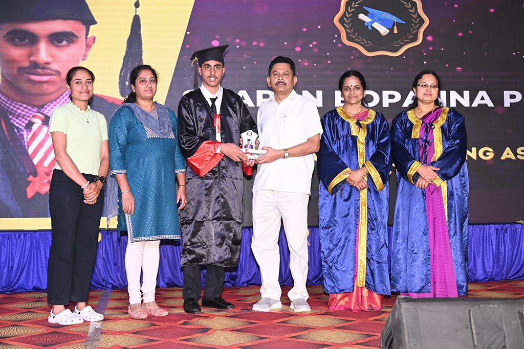 imgi_10_graduation2409