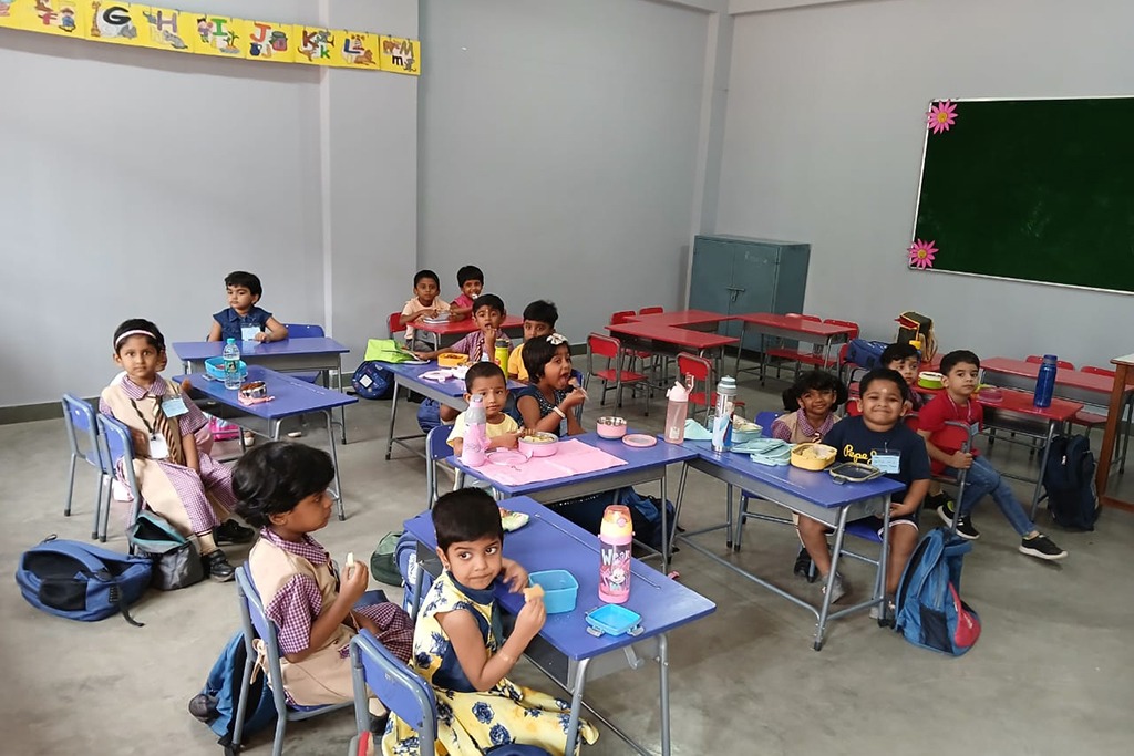 imgi_10_openingday2409