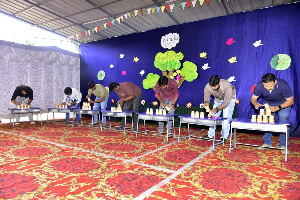 imgi_11_family-day2410