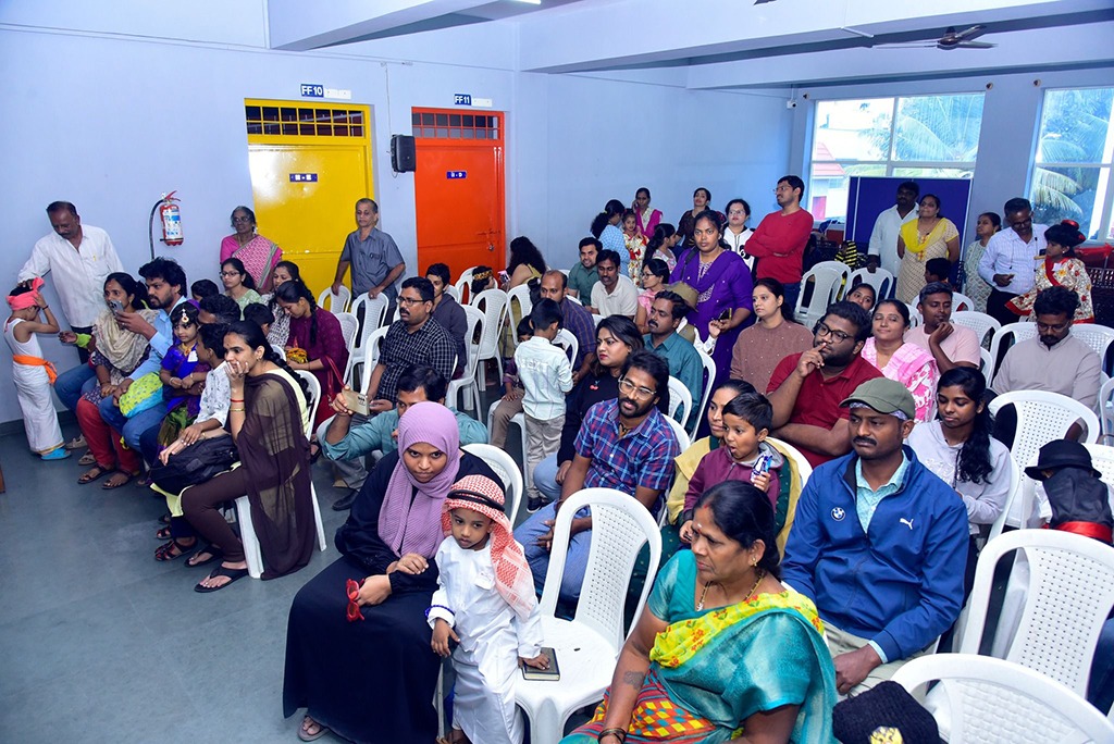 imgi_12_busy-bees2411