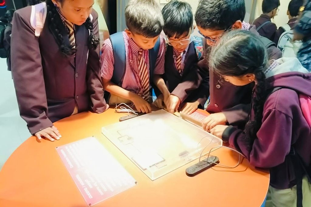 imgi_12_museum-visit2411