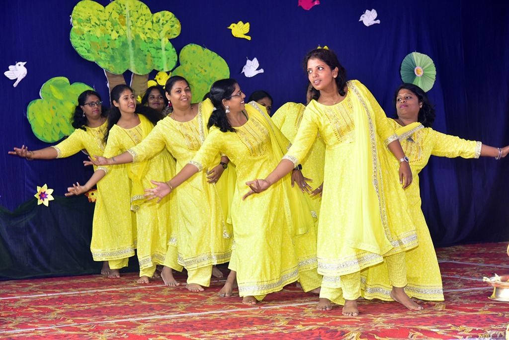 imgi_14_family-day2413