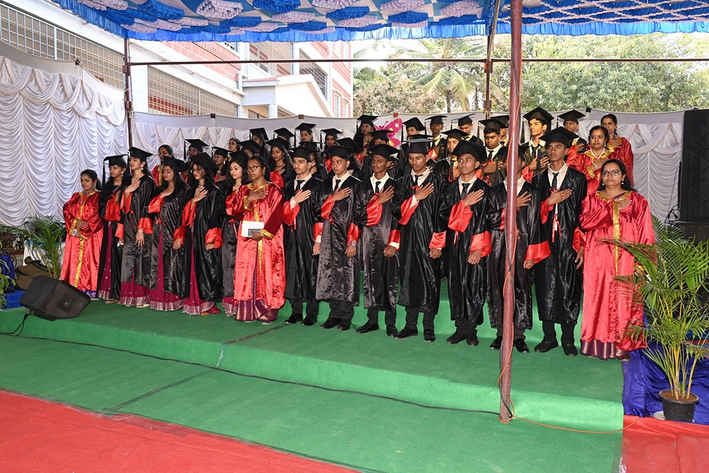 imgi_16_graduation2415