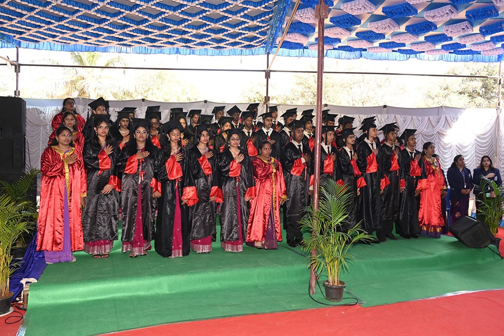 imgi_17_graduation2416