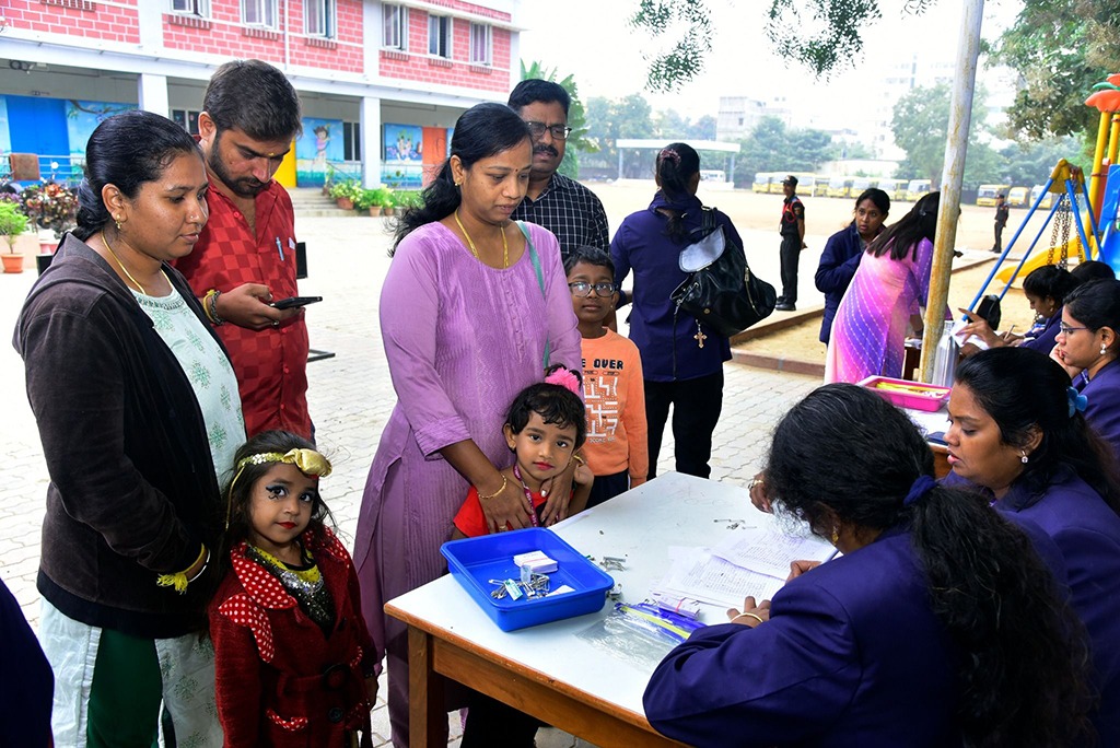 imgi_2_busy-bees2401