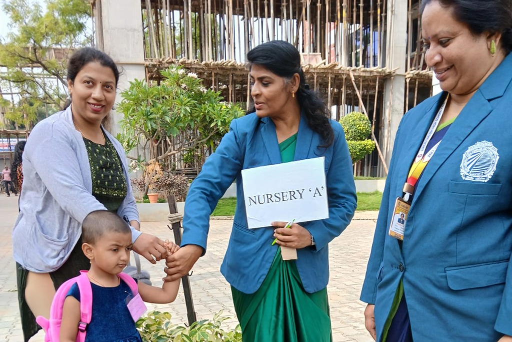 imgi_4_openingday2403