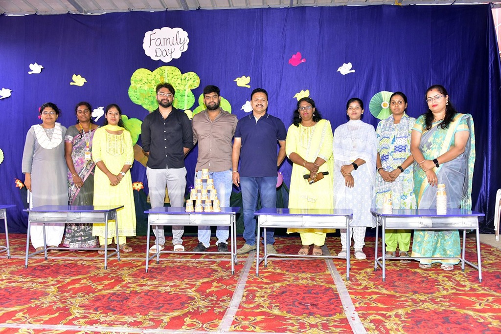 imgi_5_family-day2404