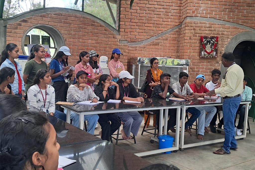 imgi_5_field-trip2404