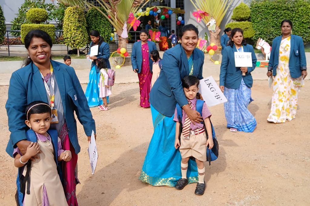 imgi_5_openingday2404