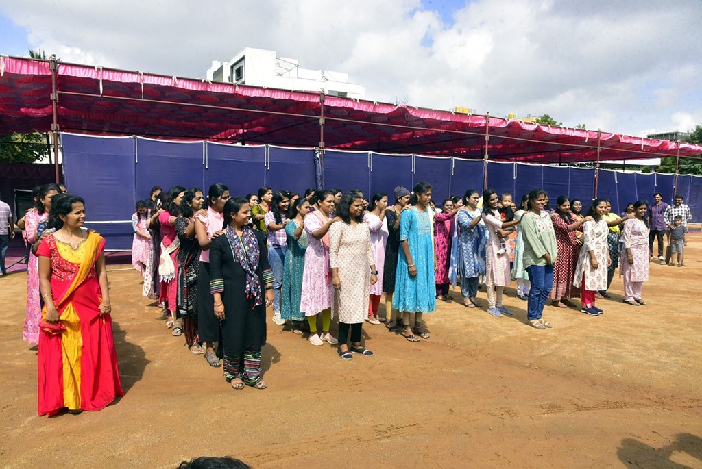 imgi_7_family-day2406