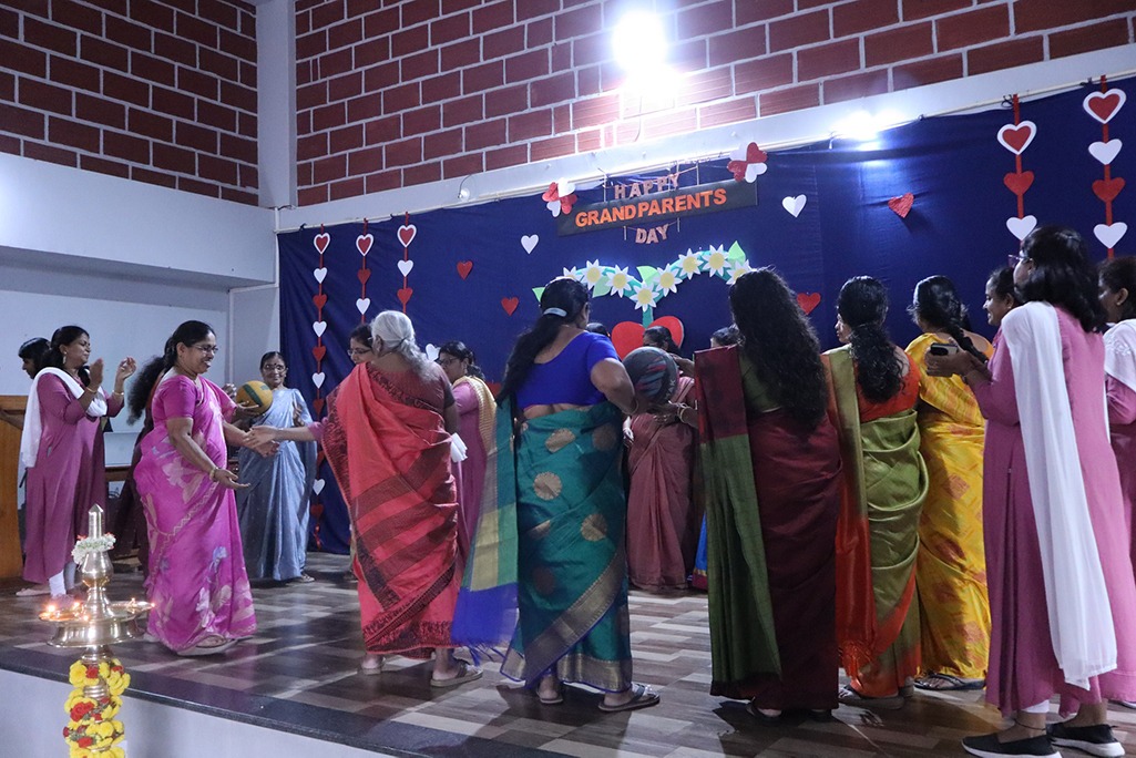 imgi_7_grandparentsday2406