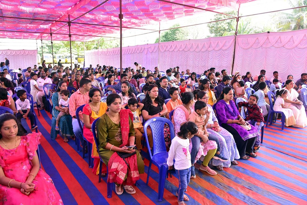 imgi_8_family-day2407