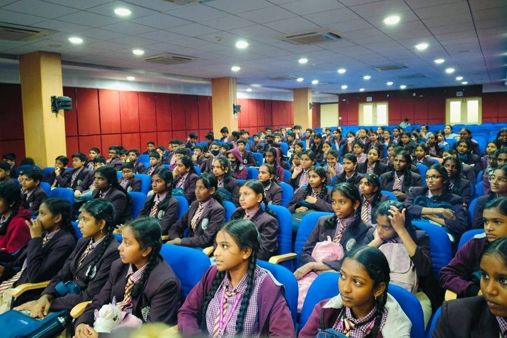 imgi_8_museum-visit2407