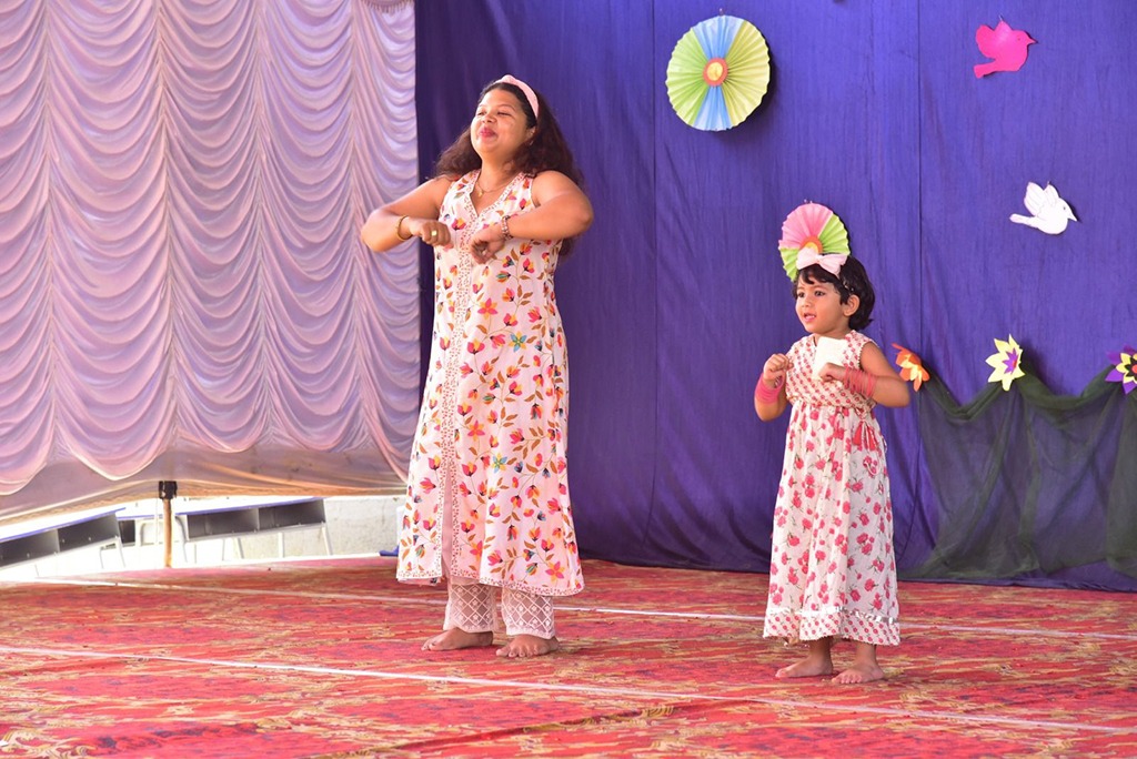 imgi_9_family-day2408