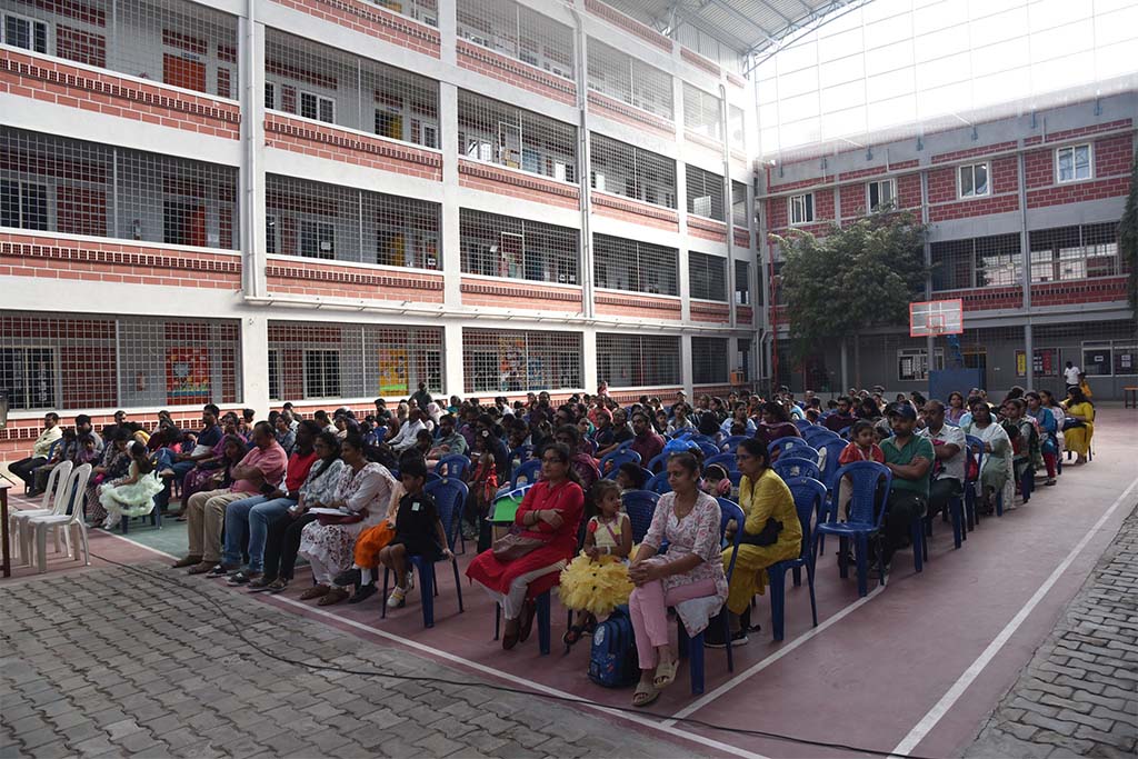 BusyBees Season-7-2511