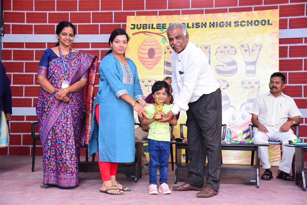 BusyBees Season-7-2512