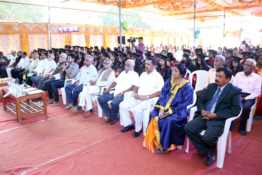 imgi_3_graduationday2302